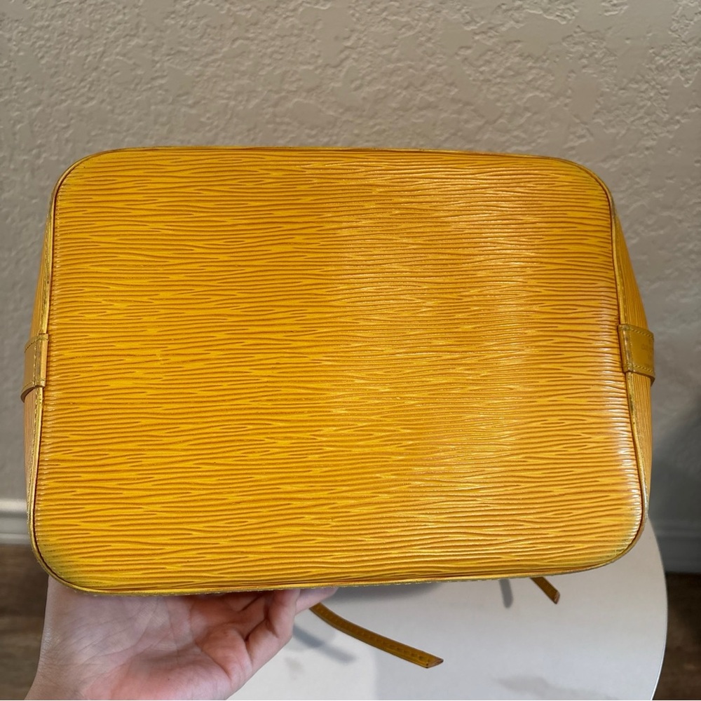 Louis Vuitton Yellow Epi Leather Bucket Shoulder Bag - Picture 8 of 13